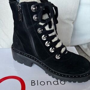Blondo Garrie waterproof black suede booties, Size 8